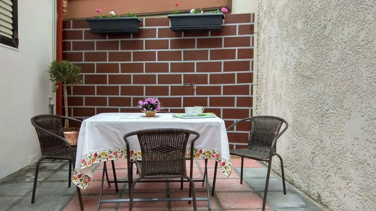Super Nuova - Private Parking Apartment Thessaloniki