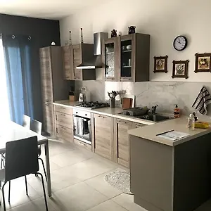 - 5 Mins From Airport , Ħal Luqa Malte